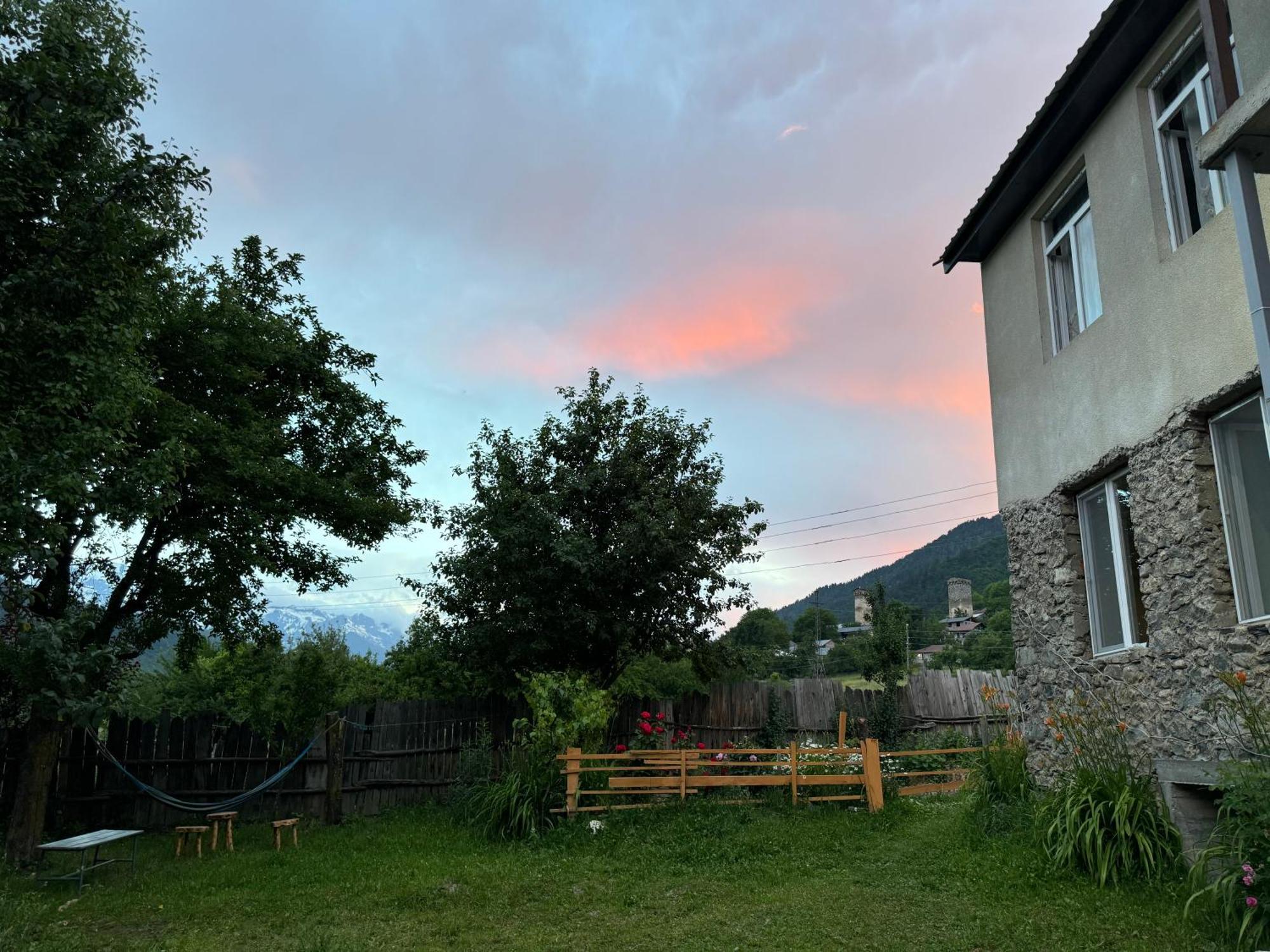 Barbara'S Eco-Cozy Guesthouse 메스티아 외부 사진